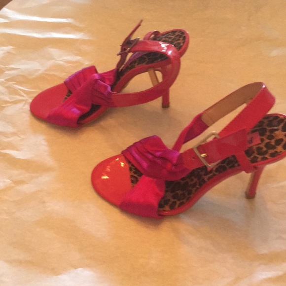 Betsy Johnson pink satin heels - Picture 3 of 3